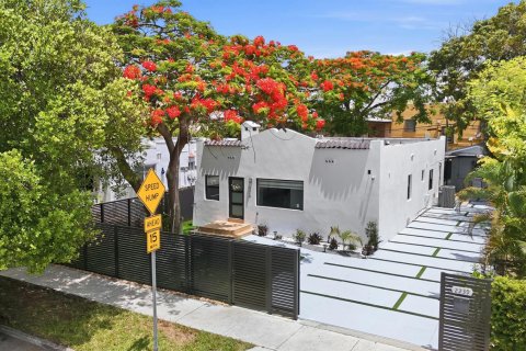 House in Miami, Florida 5 bedrooms, 173.73 sq.m. № 2247669 - photo 11