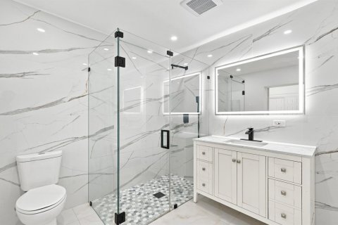 House in Miami, Florida 5 bedrooms, 173.73 sq.m. № 2247669 - photo 27