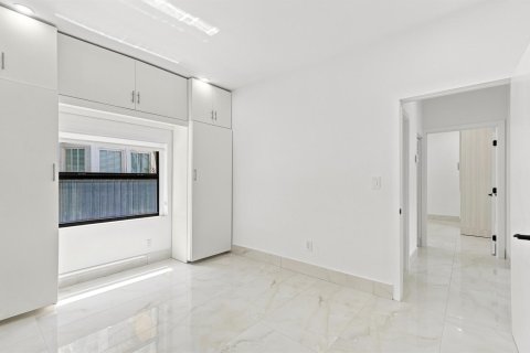House in Miami, Florida 5 bedrooms, 173.73 sq.m. № 2247669 - photo 29