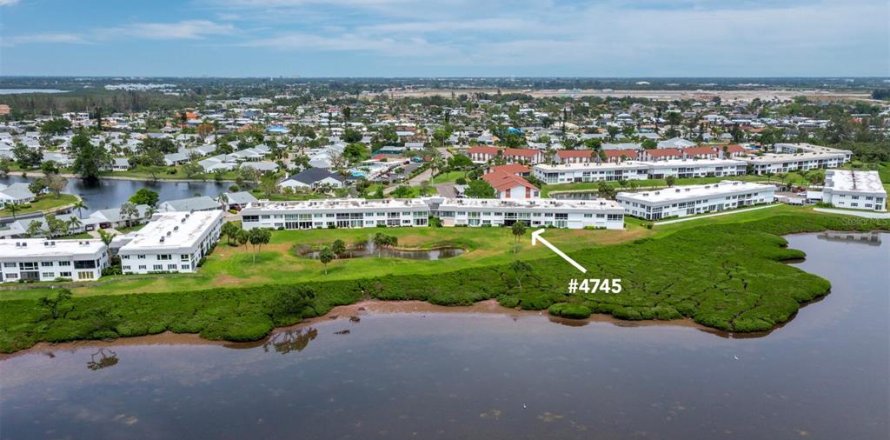 Condo in Bradenton, Florida, 2 bedrooms № 1679293