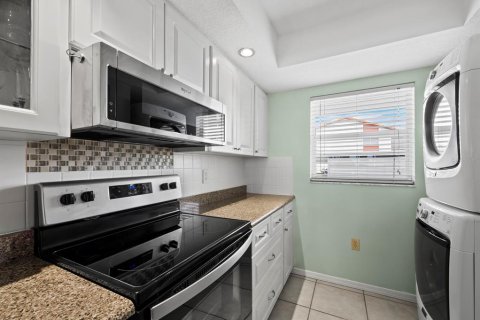 Condo in Bradenton, Florida, 2 bedrooms  № 1679293 - photo 25