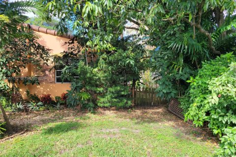 Коммерческая недвижимость в Холливуд, Флорида 158.68м2 № 2007847