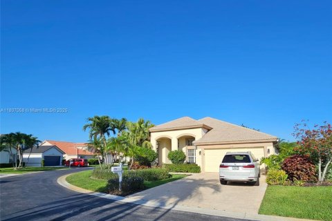 House in Greenacres, Florida 3 bedrooms, 195.09 sq.m. № 1739674 - photo 1