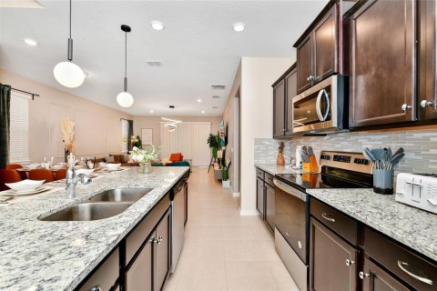 Casa en venta en Davenport, Florida, 7 dormitorios, 304.91 m2 № 1720174 - foto 11