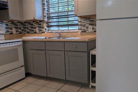 Townhouse in Tampa, Florida 2 bedrooms, 96.06 sq.m. № 1888635 - photo 2