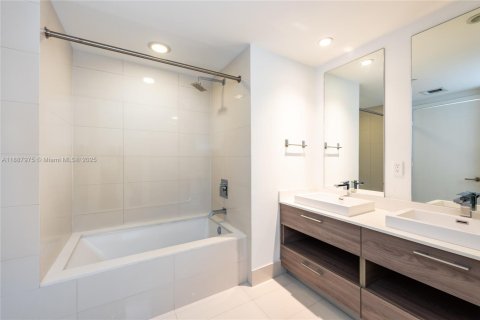 Купить кондоминиум в Майами, Флорида 1 спальня, 81.75м2, № 1940975 - фото 16