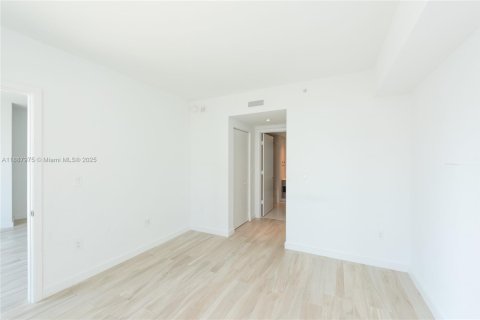 Купить кондоминиум в Майами, Флорида 1 спальня, 81.75м2, № 1940975 - фото 13