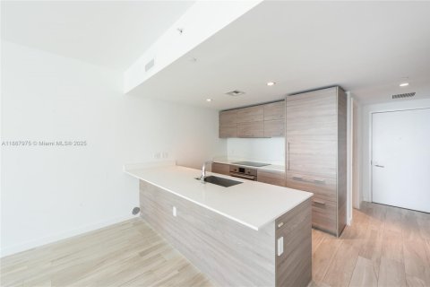 Купить кондоминиум в Майами, Флорида 1 спальня, 81.75м2, № 1940975 - фото 7