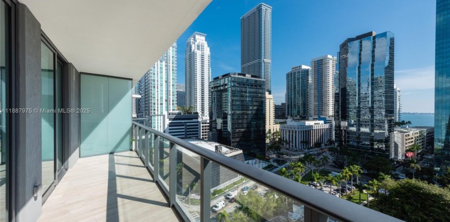 Кондоминиум с 1 спальней в Майами, Флорида № 1940975