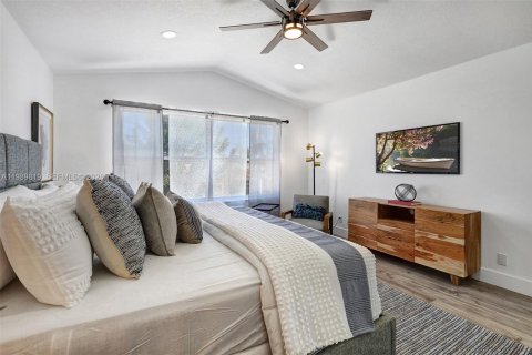 House in Greenacres, Florida 4 bedrooms, 206.24 sq.m. № 2057803 - photo 9