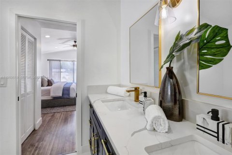 House in Greenacres, Florida 4 bedrooms, 206.24 sq.m. № 2057803 - photo 4