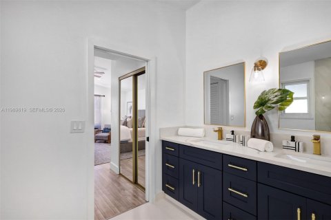 House in Greenacres, Florida 4 bedrooms, 206.24 sq.m. № 2057803 - photo 5