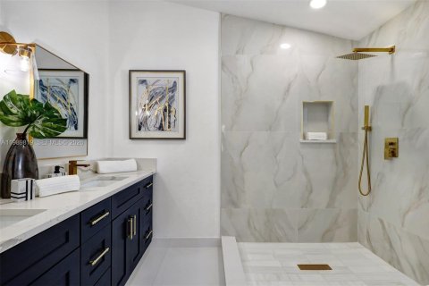 House in Greenacres, Florida 4 bedrooms, 206.24 sq.m. № 2057803 - photo 7