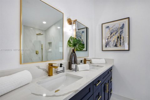 House in Greenacres, Florida 4 bedrooms, 206.24 sq.m. № 2057803 - photo 3