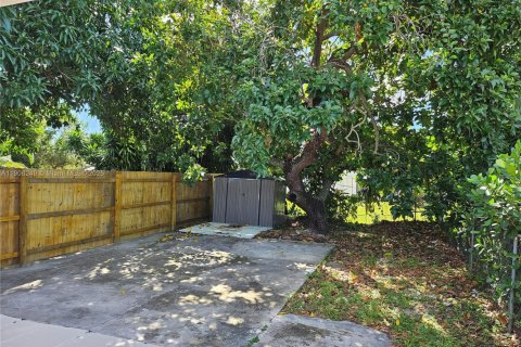 Commercial property in Miami, Florida 1 bedroom, 55.74 sq.m. № 1956895 - photo 5