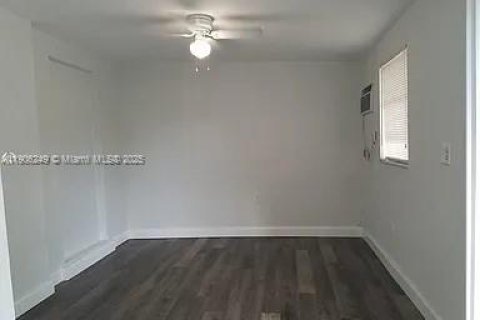 Commercial property in Miami, Florida 1 bedroom, 55.74 sq.m. № 1956895 - photo 10