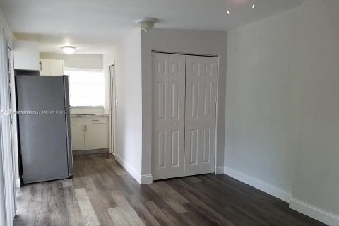 Commercial property in Miami, Florida 1 bedroom, 55.74 sq.m. № 1956895 - photo 7