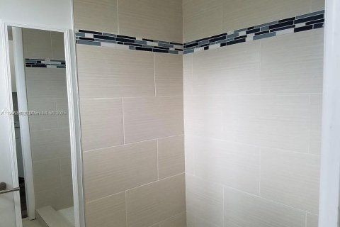 Commercial property in Miami, Florida 1 bedroom, 55.74 sq.m. № 1956895 - photo 9