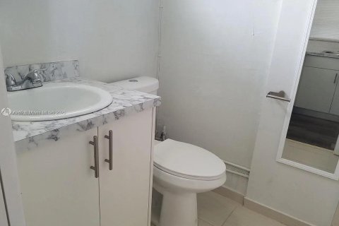 Commercial property in Miami, Florida 1 bedroom, 55.74 sq.m. № 1956895 - photo 8