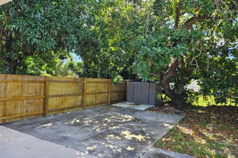 Commercial property in Miami, Florida 1 bedroom, 55.74 sq.m. № 1956895 - photo 4