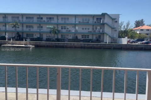 Copropriété à vendre à North Miami Beach, Floride: 2 chambres, 90.12 m2 № 2057653 - photo 10