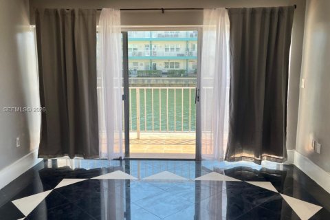 Copropriété à vendre à North Miami Beach, Floride: 2 chambres, 90.12 m2 № 2057653 - photo 7