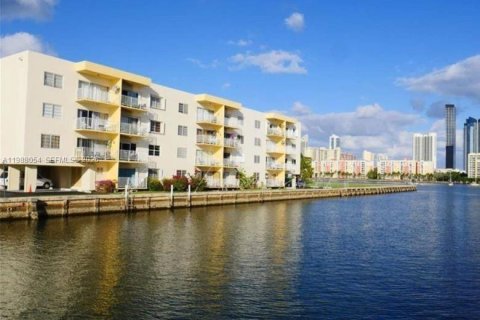 Condo à North Miami Beach, Floride, 2 chambres  № 2057653