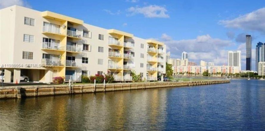 Condo à North Miami Beach, Floride, 2 chambres № 2057653