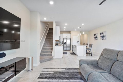 Adosado en venta en Oakland Park, Florida, 3 dormitorios, 162.95 m2 № 2012328 - foto 14