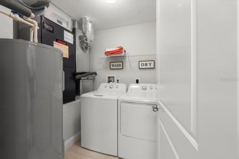 Condo in New Smyrna Beach, Florida, 2 bedrooms  № 1824648 - photo 25