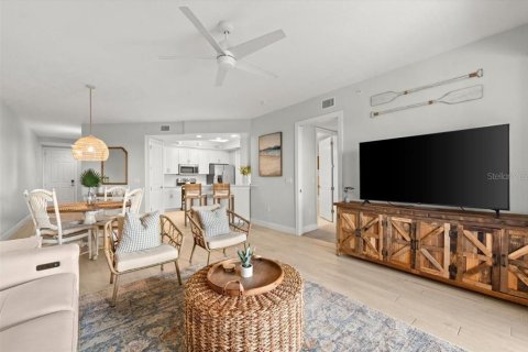 Condo in New Smyrna Beach, Florida, 2 bedrooms  № 1824648 - photo 9