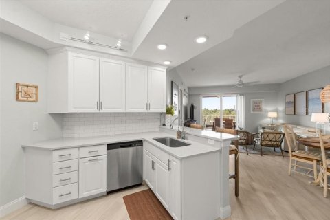 Condo in New Smyrna Beach, Florida, 2 bedrooms  № 1824648 - photo 20