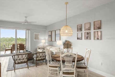 Condo in New Smyrna Beach, Florida, 2 bedrooms  № 1824648 - photo 8