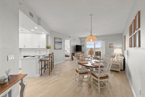 Condo in New Smyrna Beach, Florida, 2 bedrooms  № 1824648 - photo 18