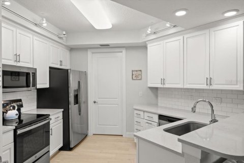 Condo in New Smyrna Beach, Florida, 2 bedrooms  № 1824648 - photo 19