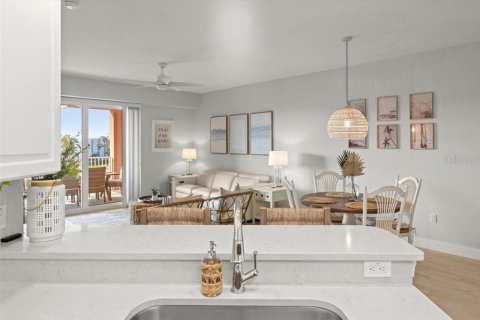 Condo in New Smyrna Beach, Florida, 2 bedrooms  № 1824648 - photo 15