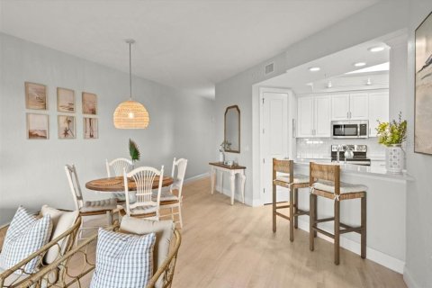 Condo in New Smyrna Beach, Florida, 2 bedrooms  № 1824648 - photo 14