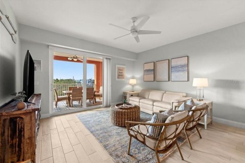 Condo in New Smyrna Beach, Florida, 2 bedrooms  № 1824648 - photo 12