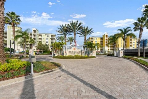 Condo in New Smyrna Beach, Florida, 2 bedrooms  № 1824648 - photo 1