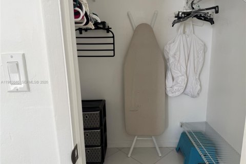Copropriété à vendre à Miami, Floride: 2 chambres, 83.61 m2 № 2090528 - photo 12