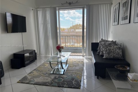 Copropriété à vendre à Miami, Floride: 2 chambres, 83.61 m2 № 2090528 - photo 2