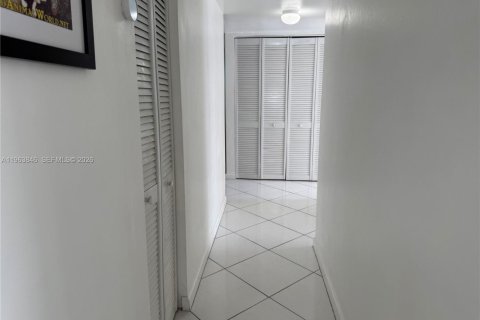 Copropriété à vendre à Miami, Floride: 2 chambres, 83.61 m2 № 2090528 - photo 11