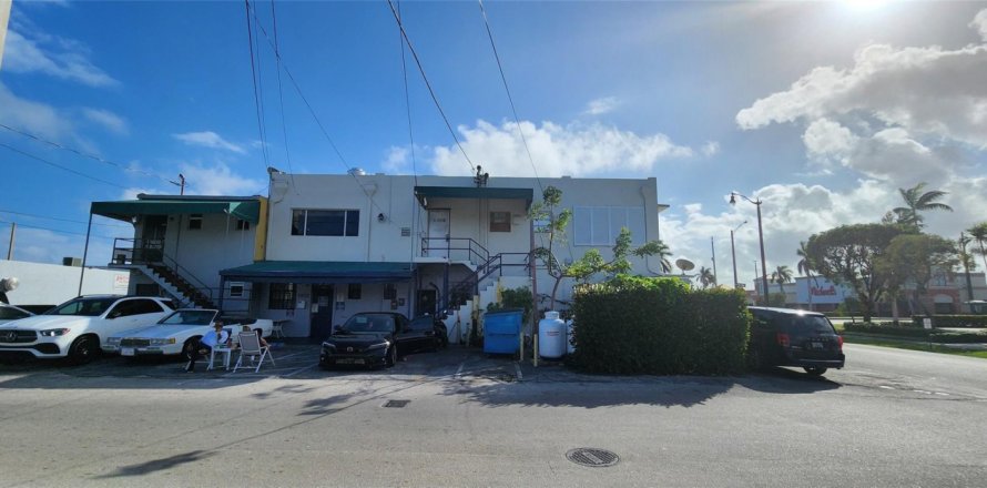Commercial property in Pompano Beach, Florida № 1072549