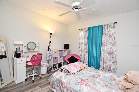 House in Deltona, Florida 4 bedrooms, 145.95 sq.m. № 1900748 - photo 15