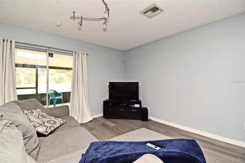 House in Deltona, Florida 4 bedrooms, 145.95 sq.m. № 1900748 - photo 5