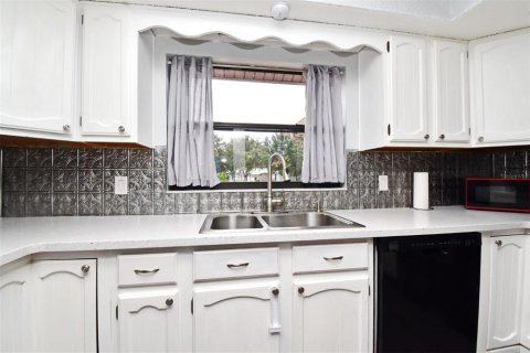House in Deltona, Florida 4 bedrooms, 145.95 sq.m. № 1900748 - photo 6