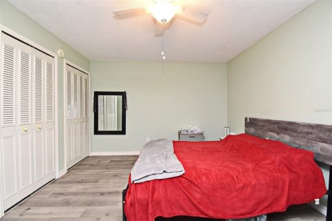 House in Deltona, Florida 4 bedrooms, 145.95 sq.m. № 1900748 - photo 9