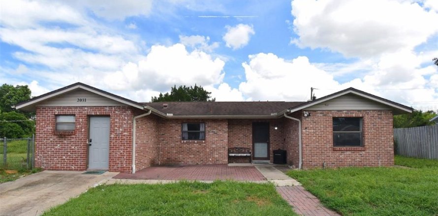 House in Deltona, Florida 4 bedrooms, 145.95 sq.m. № 1900748