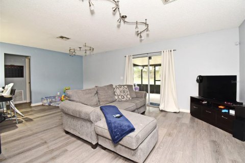 House in Deltona, Florida 4 bedrooms, 145.95 sq.m. № 1900748 - photo 2