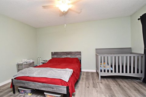 House in Deltona, Florida 4 bedrooms, 145.95 sq.m. № 1900748 - photo 10